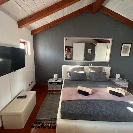 Aneta Authentic Istrian House With Pool & Garden - Pet Friendly Hébergement de vacances Žminj