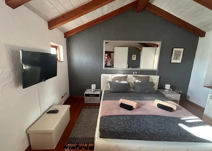 Aneta Authentic Istrian House With Pool & Garden - Pet Friendly Ferienhaus Žminj